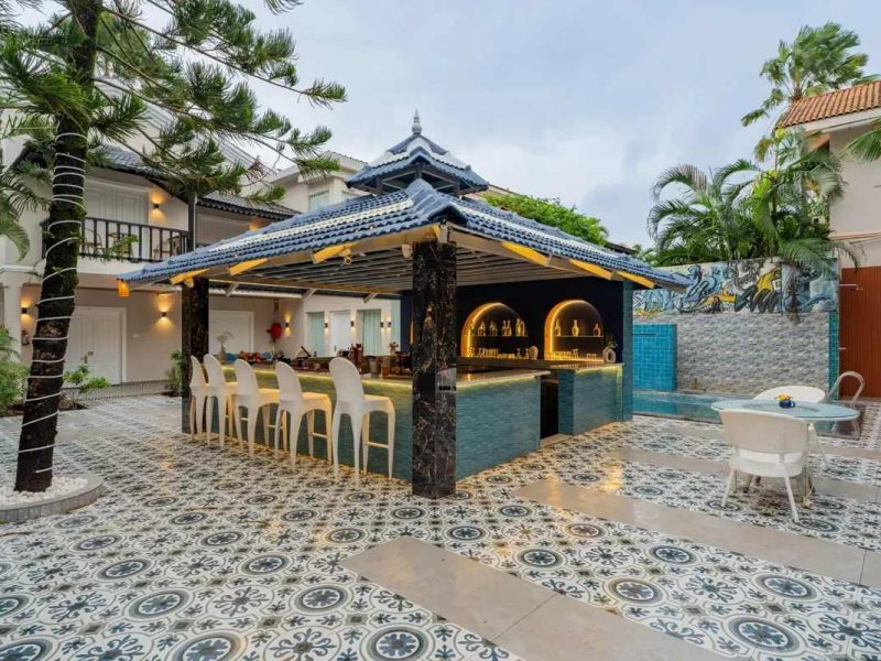 Emperor Ozran 2-BHK Duplex Villa in Goa | Shared Pool, Restro & Bar | Near Beaches