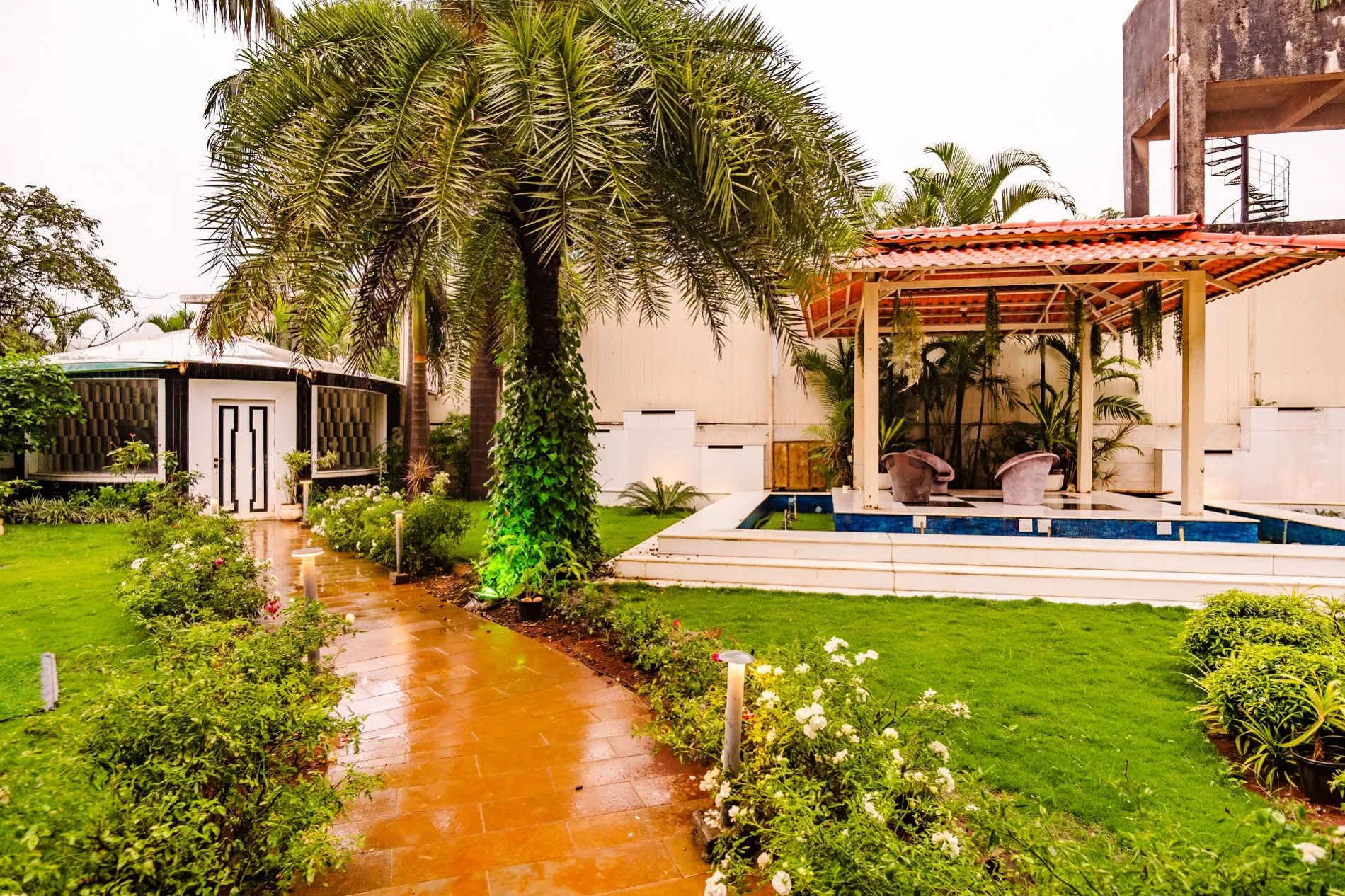 Moonstone Meadows Suite – 1-Room with Pool in Lonavala | ELV - Photo 2