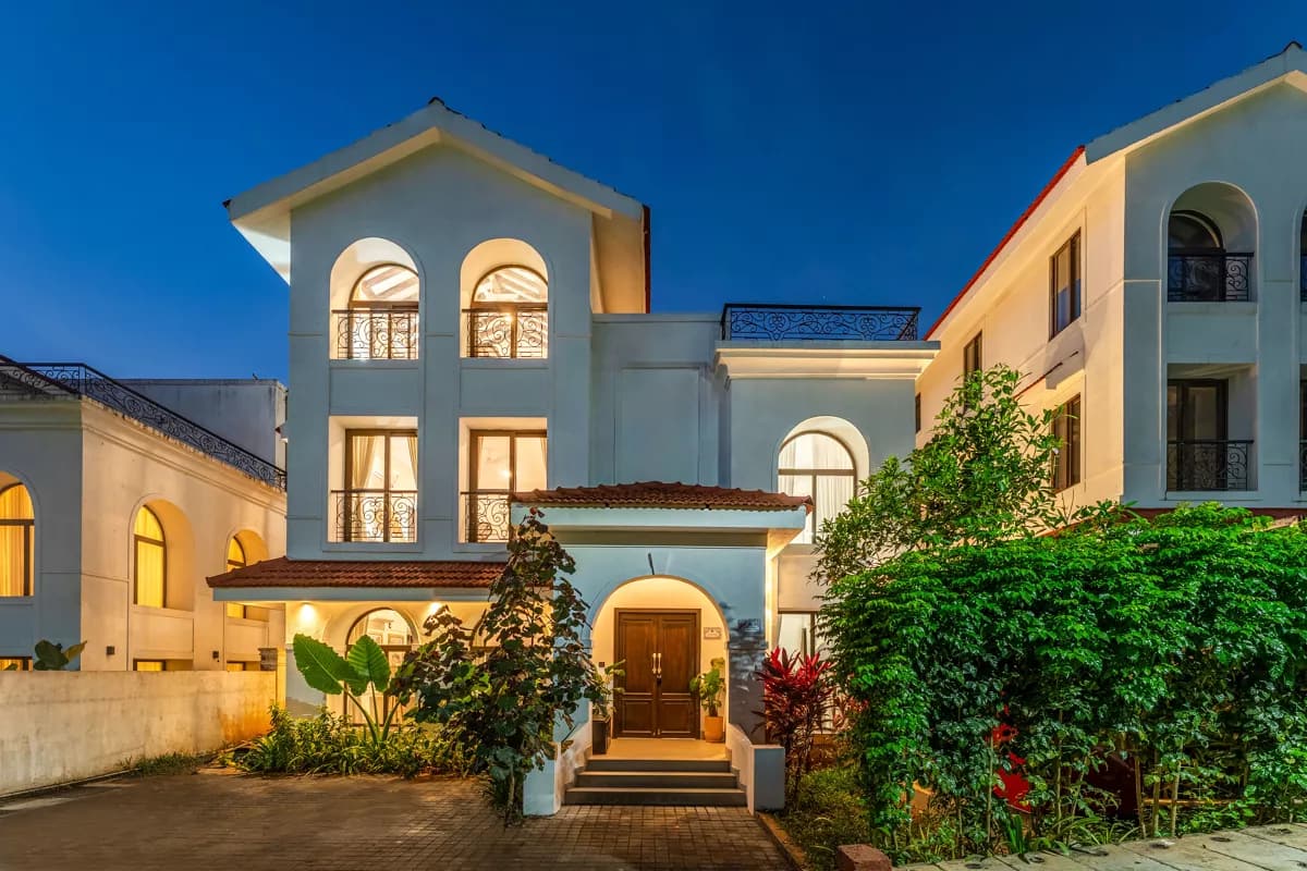 Casa Del Mundo | Luxe Pet-friendly 4-BHK Villa in Goa Pvt Pool, Bar, Lift & Scenic Hill | ELV - Photo 1