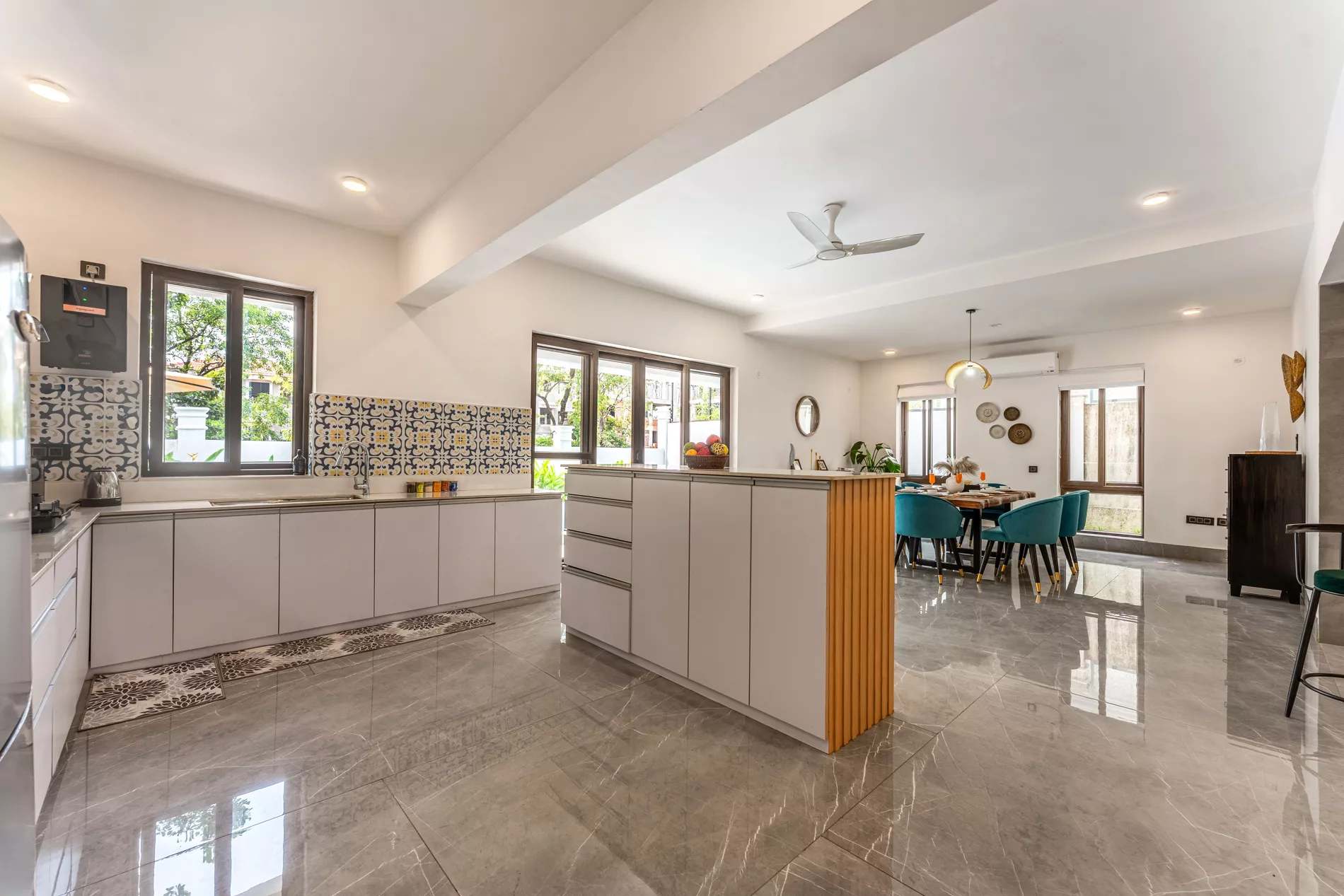 Casa Del Mundo | Luxe Pet-friendly 4-BHK Villa in Goa Pvt Pool, Bar, Lift & Scenic Hill | ELV - Photo 4