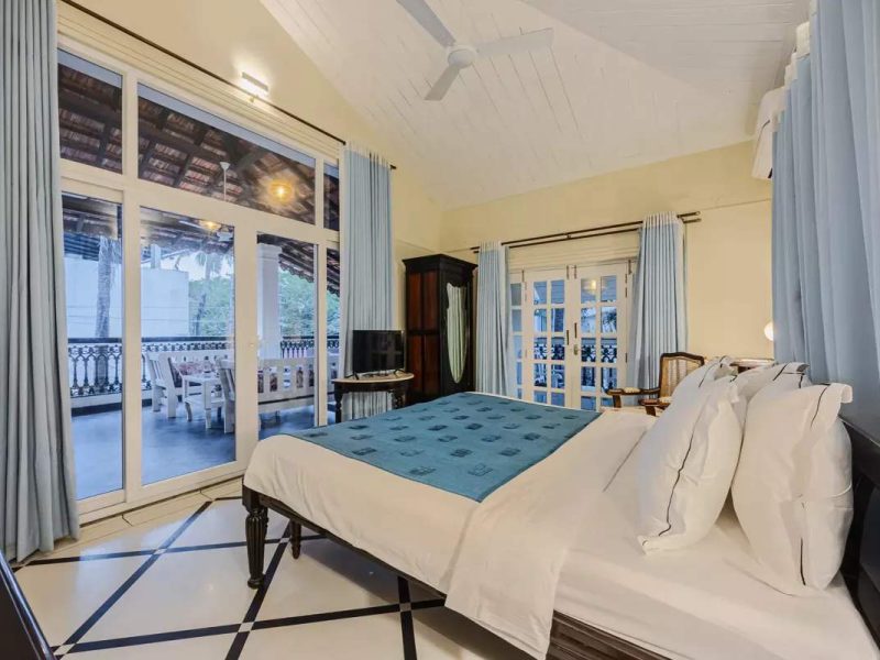 Casa Boa Vida | Luxe 4-BHK Villa in Goa Near Candolim Beach With Pvt. Pool & Bar
