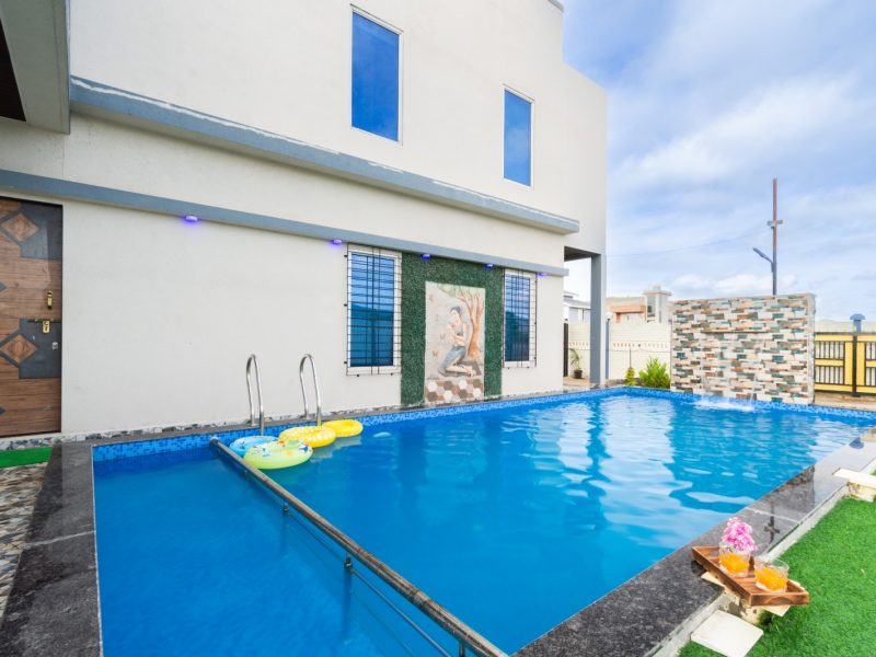 White House 4BHK VILLA in Lonavala with Pool