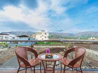 White House 4BHK VILLA in Lonavala with Pool