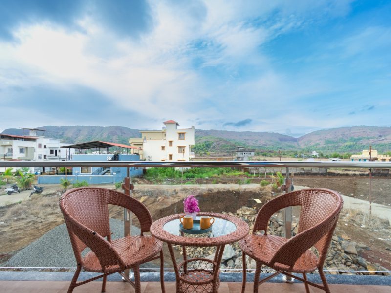 White House 4BHK VILLA in Lonavala with Pool