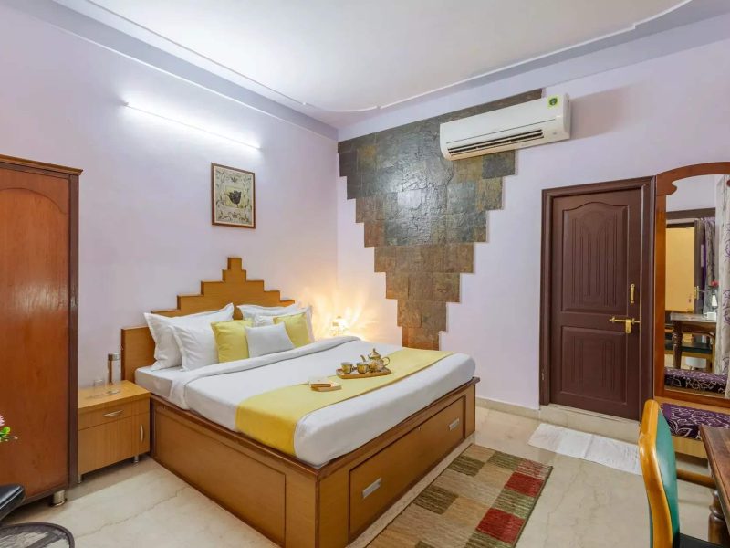 Abhimanyu Mansion Sapphire | 4-BHK Villa in Udaipur Heritage Haveli Outdoor Dining Area & Garden