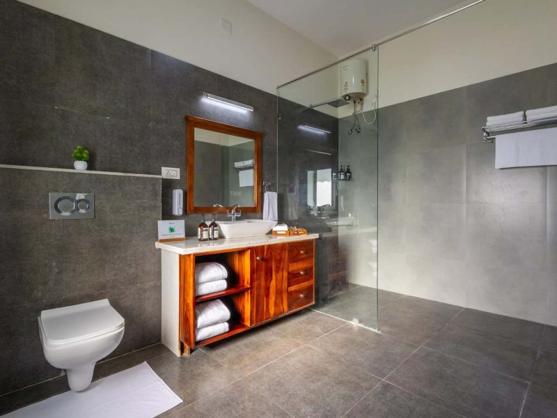 Raas Stays | 4-BHK Villa in Udaipur With Pvt. Pool, Gardens, Lounge Cum Bar & Scenic Aravali Views