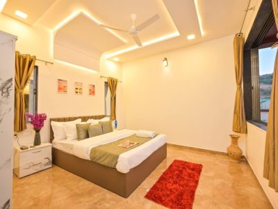 The Mountain Mist 4 BHK Villa in Lonavala with Pool
