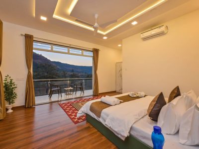 The Mountain Mist 4 BHK Villa in Lonavala with Pool