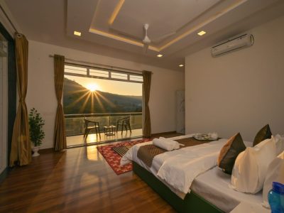 The Mountain Mist 4 BHK Villa in Lonavala with Pool