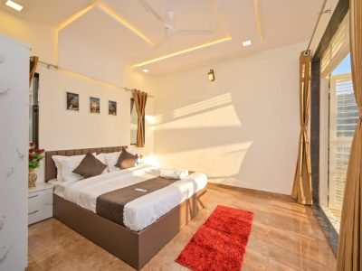 The Mountain Mist 4 BHK Villa in Lonavala with Pool