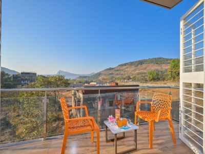 The Mountain Mist 4 BHK Villa in Lonavala with Pool
