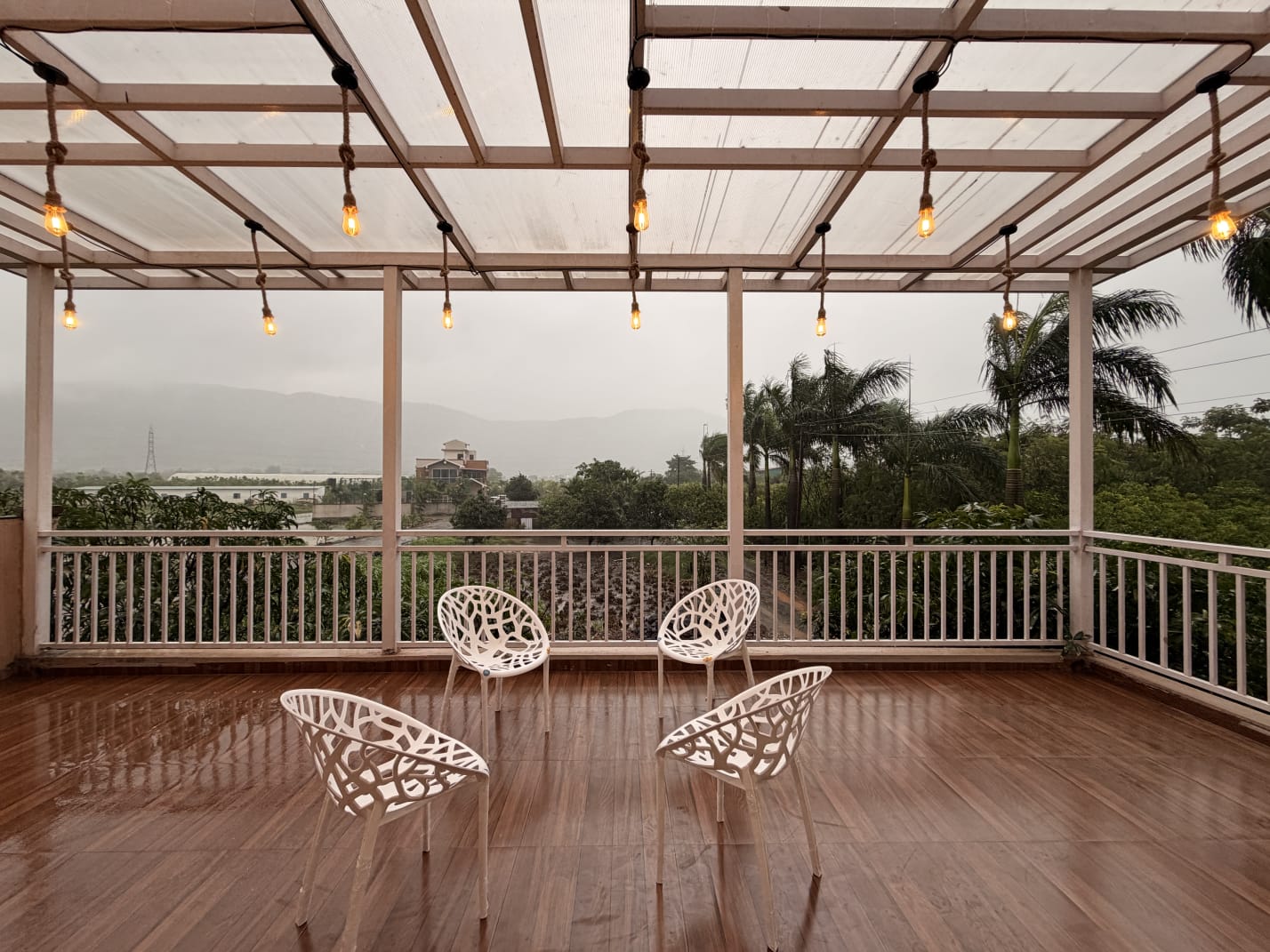 COCO PALM 4BHK Villa in Lonavala with Pool - Photo 4