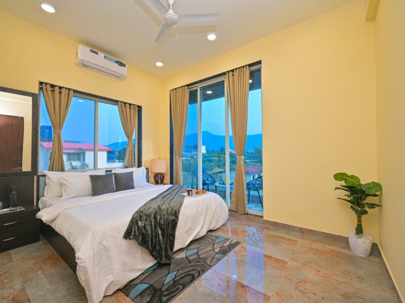 SAGAR 4 BHK Luxurious Villa in Lonavala with Pool