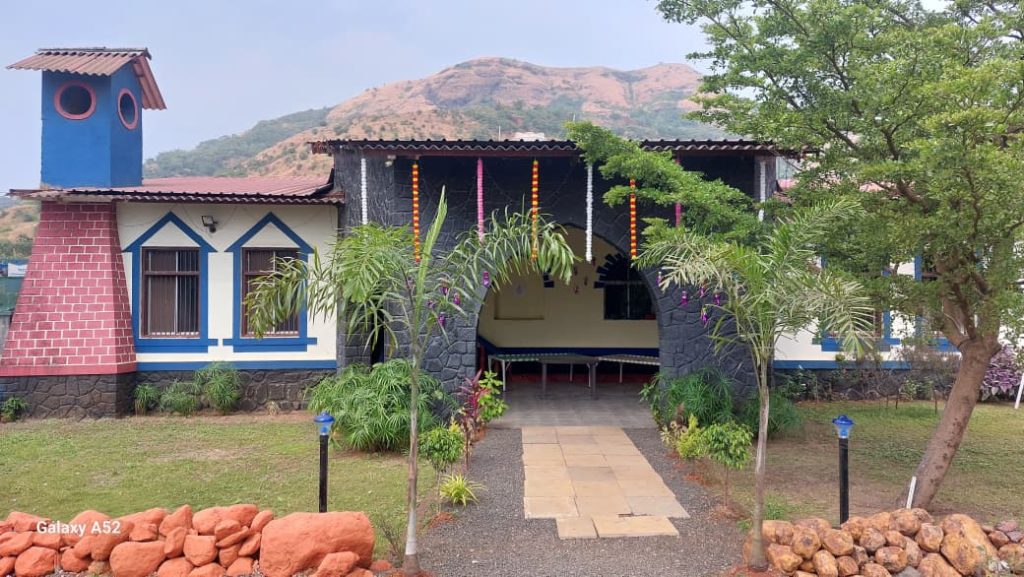 Mountain View 4 BHK Villa in Lonavala with Pool